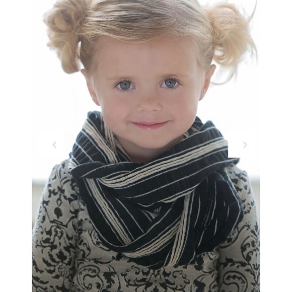 Persnickety Textured Black & Cream Knit Circle Scarf NWT - Picture 1 of 3